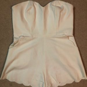 Sz L scalloped bottom white strapless romper